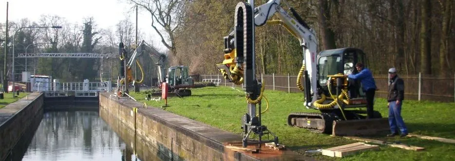 Bohrarbeiten an einer Schleuse